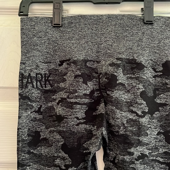 Gymshark Black Camo Seamless Leggings with Butt Scrunch - Size S - Picture 5 of 5
